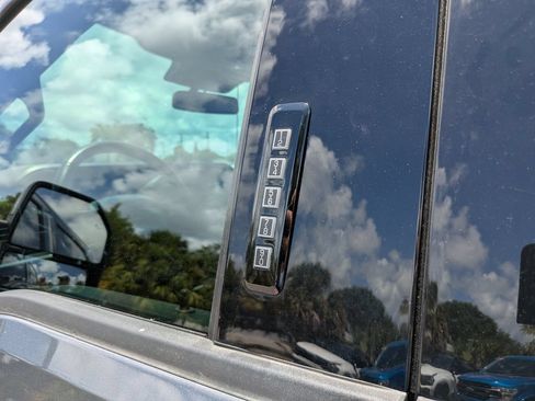 Used 2024 Ford F250 Lariat w/ Lariat Ultimate Package AWD/4WD image 12