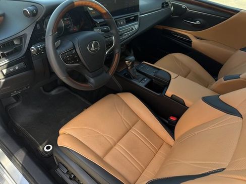Used 2022 Lexus ES 300h Ultra Luxury w/ Accessory Package 2 FWD image 11