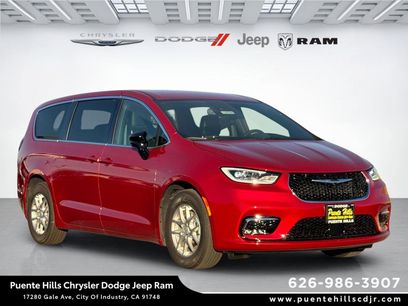 New 2026 Chrysler Pacifica Select