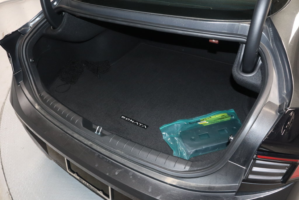 Used 2025 Hyundai Sonata Limited FWD image 14