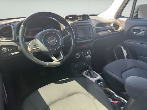 Used 2017 Jeep Renegade Latitude AWD/4WD image 8