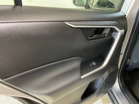 Used 2022 Toyota RAV4 LE AWD/4WD image 18