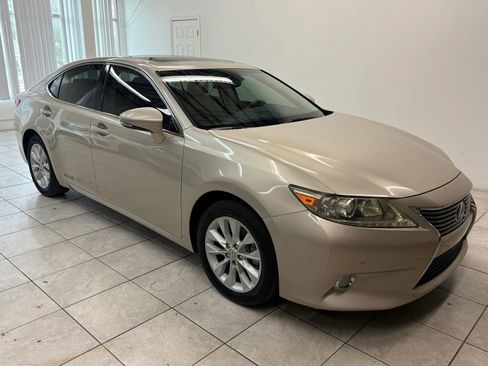 Used 2013 Lexus ES 300h image 1