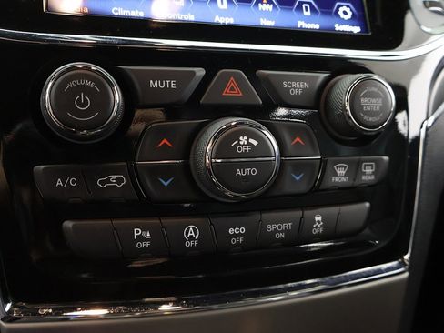 Used 2022 Jeep Grand Cherokee Limited image 49