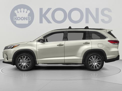 Used 2017 Toyota Highlander SE AWD/4WD image 4