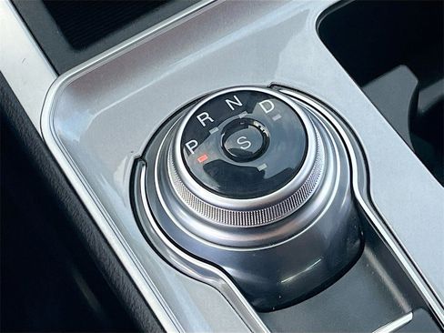 Used 2024 Ford Edge SEL image 16