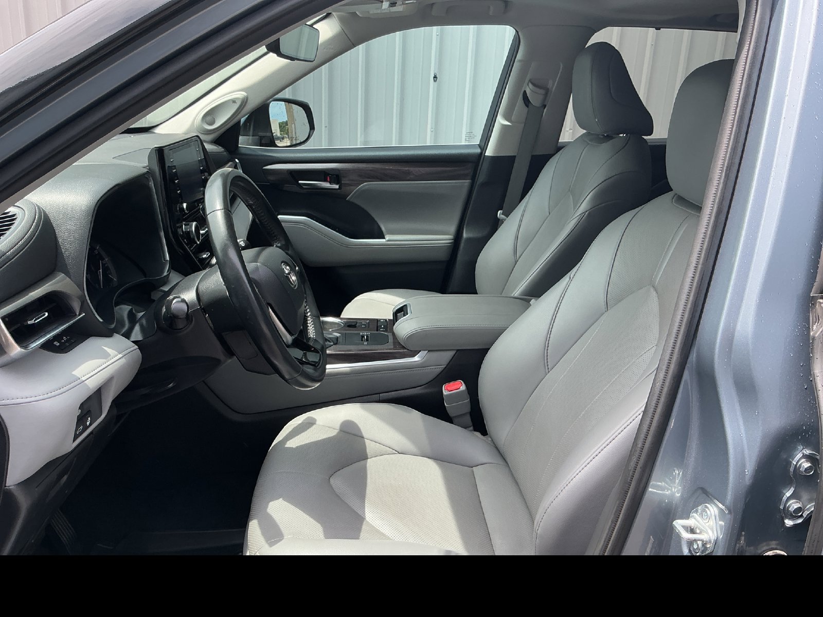 Used 2021 Toyota Highlander Limited FWD image 10