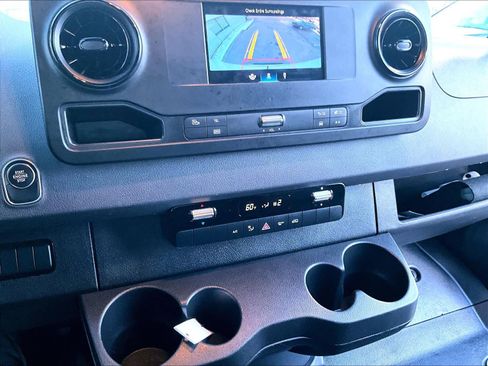 Used 2024 Mercedes-Benz Sprinter 2500 image 25