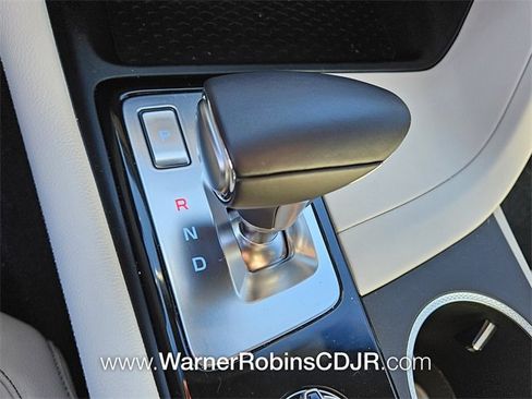 Used 2025 Genesis G70 2.5T image 23