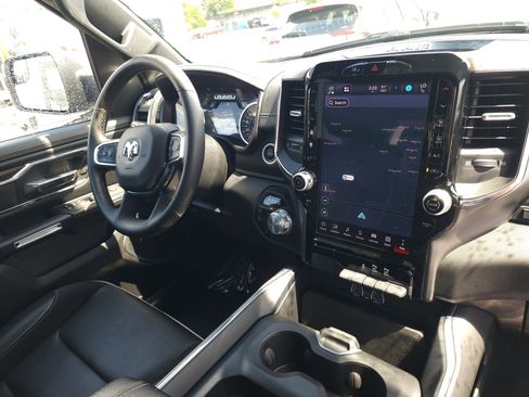 Used 2025 RAM 1500 Laramie AWD/4WD image 15