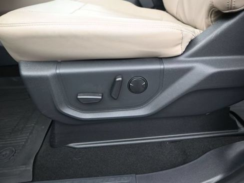 Used 2024 Ford Expedition XLT RWD image 11