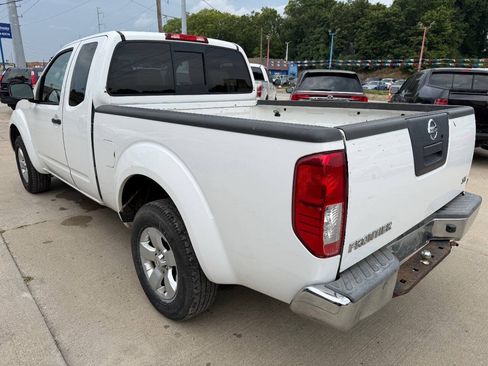 Used 2012 Nissan Frontier SV RWD image 5