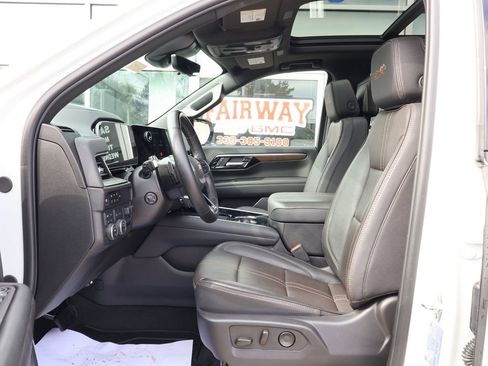 Used 2025 Chevrolet Tahoe High Country image 14