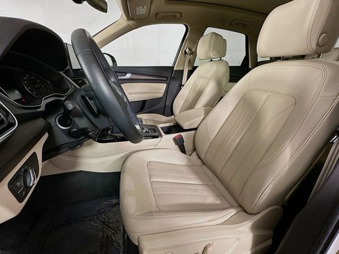 Used 2023 Audi Q5 2.0T Premium w/ Convenience Package image 18