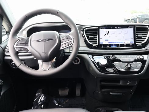 New 2026 Chrysler Pacifica Select image 18