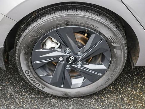 Certified 2023 Hyundai Elantra SEL image 11