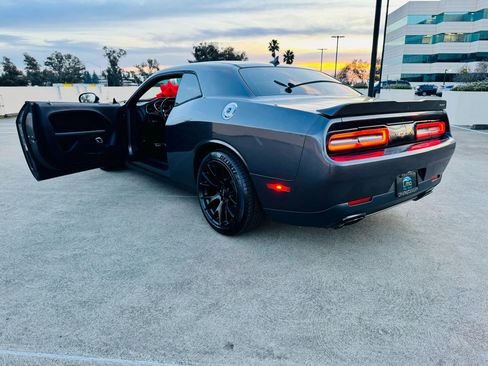 Used 2016 Dodge Challenger SRT w/ Technology Group image 57