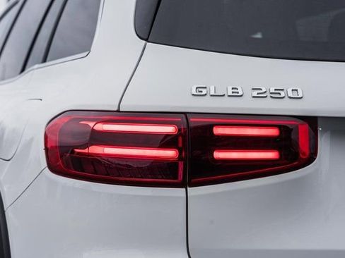 Certified 2025 Mercedes-Benz GLB 250 4MATIC image 7