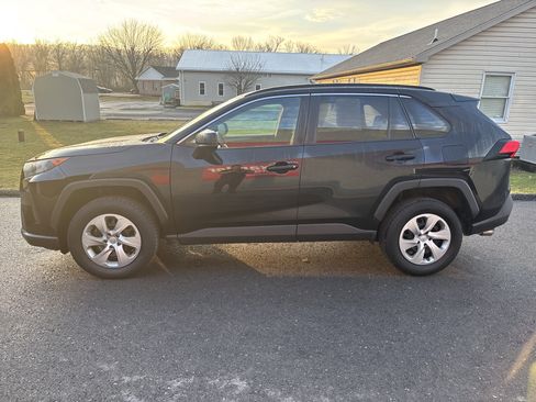 Used 2019 Toyota RAV4 LE image 6