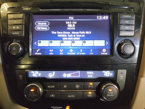 Used 2018 Nissan Rogue SV image 25