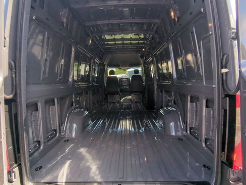 Used 2025 Mercedes-Benz Sprinter 2500 image 24