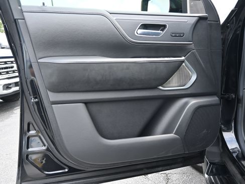 Used 2025 INFINITI QX80 Sensory AWD/4WD image 14