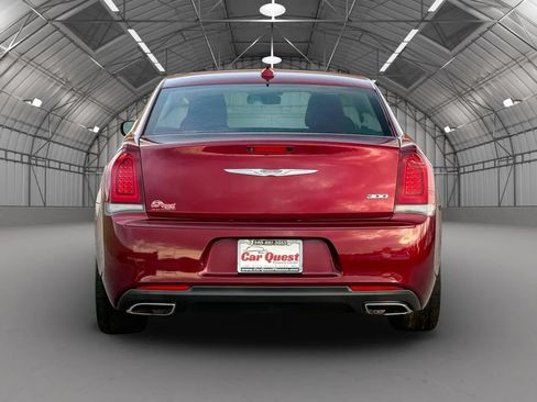 Used 2019 Chrysler 300 Touring w/ Sport Appearance Package RWD image 6