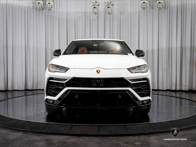Used 2022 Lamborghini Urus AWD/4WD image 2