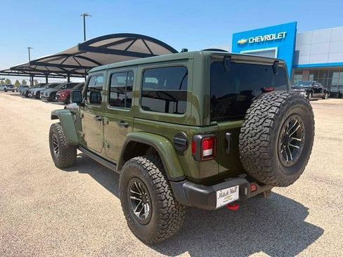 Used 2023 Jeep Wrangler Unlimited Rubicon w/ Cold Weather Group AWD/4WD image 5