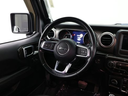 Used 2020 Jeep Wrangler Unlimited Sahara AWD/4WD image 32