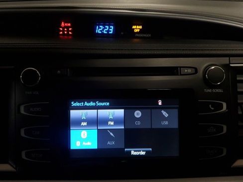 Used 2018 Toyota Highlander LE image 16