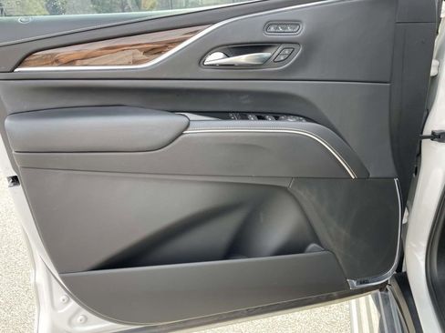 Used 2022 Cadillac Escalade ESV Sport Platinum w/ Heavy-Duty Trailer Package image 17