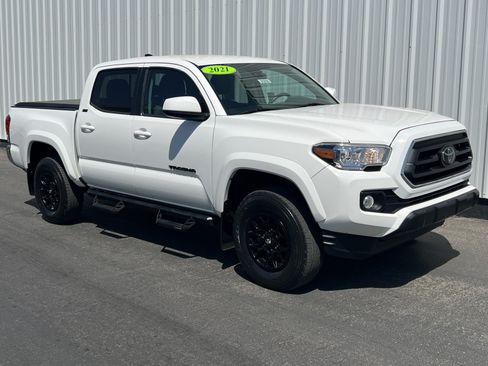 Used 2021 Toyota Tacoma SR5 RWD image 8