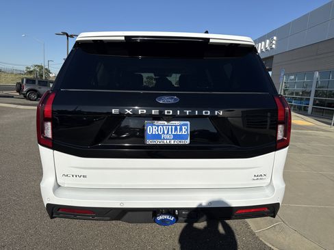 Used 2025 Ford Expedition Max Active AWD/4WD image 4