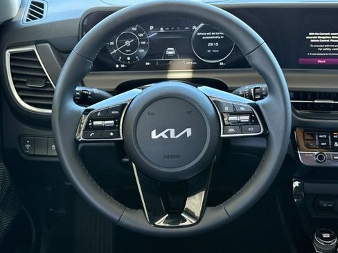 New 2026 Kia Seltos EX FWD image 17