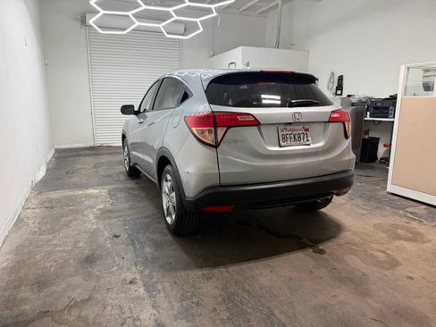 Used 2018 Honda HR-V LX image 8