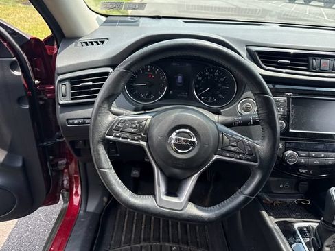 Used 2018 Nissan Rogue SV AWD/4WD image 18