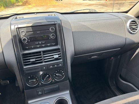 Used 2009 Ford Explorer XLT AWD/4WD image 14
