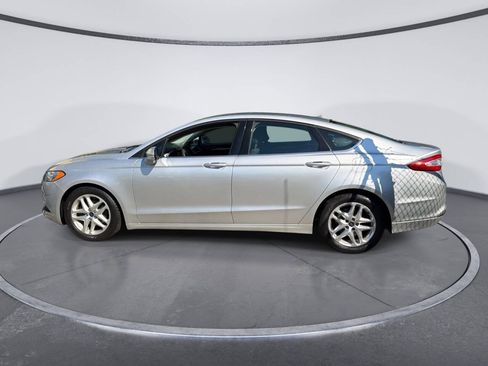 Used 2016 Ford Fusion SE FWD image 2