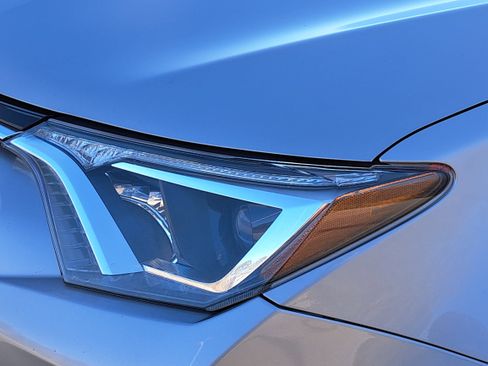 Used 2018 Toyota RAV4 LE image 28