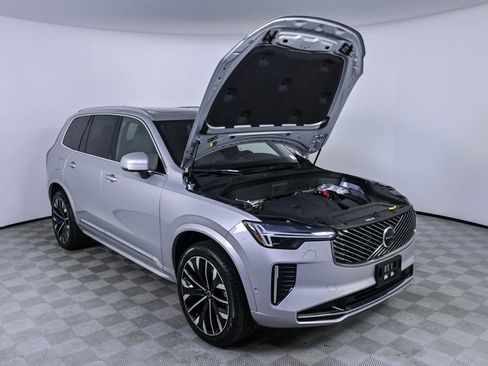 Used 2025 Volvo XC90 B5 Plus image 35