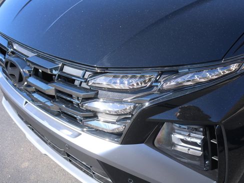 New 2025 Hyundai Tucson Limited image 11