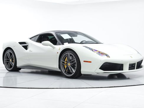 Used 2017 Ferrari 488 GTB RWD image 10