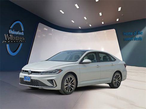 Certified 2025 Volkswagen Jetta SE image 7