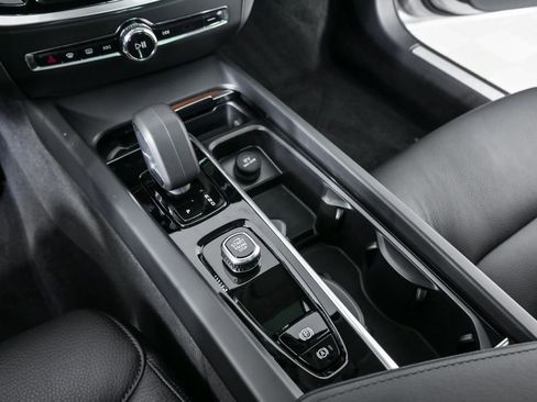 Certified 2025 Volvo V60 B5 Cross Country Plus image 18