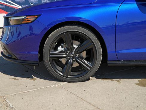 Used 2025 Honda Accord Sport image 12