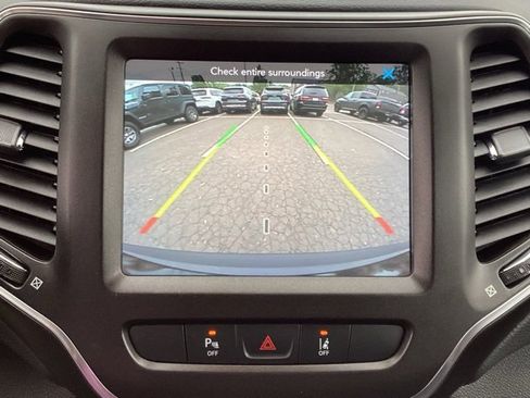 Used 2022 Jeep Cherokee Trailhawk image 23