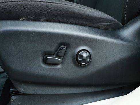 Certified 2023 Chrysler Voyager LX FWD image 21