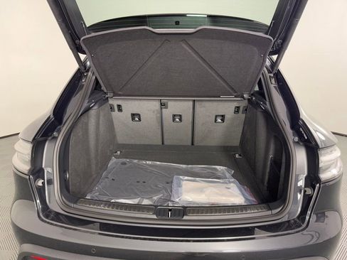 Certified 2026 Porsche Macan image 15