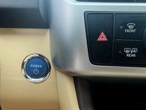 Used 2017 Toyota Highlander Limited AWD/4WD image 29